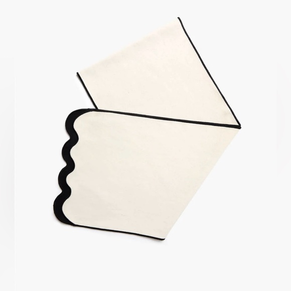 Chan Luu Table Runner with Black Scallop Trim NWOT New in Packaging - Picture 3 of 4